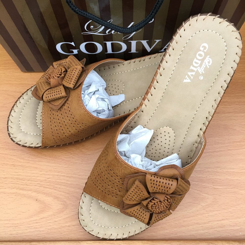 COPY - Lady Godiva Brown/Tan Flower Sandals Wedges, sz 10